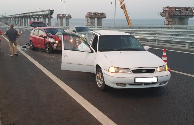 Массовые аварии на Крымском мосту: в сети показали видео