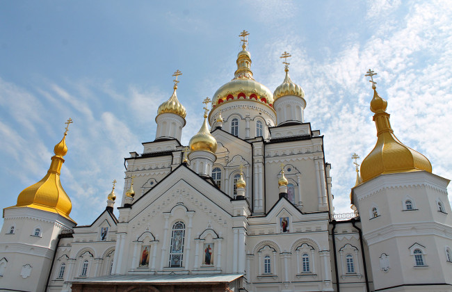 Полиция проверяет законность передачи Почаевской лавры УПЦ МП