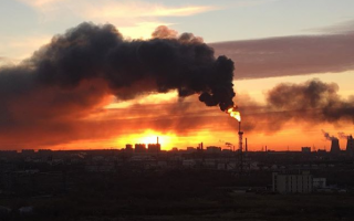 Масштабный пожар на московском нефтезаводе, фото