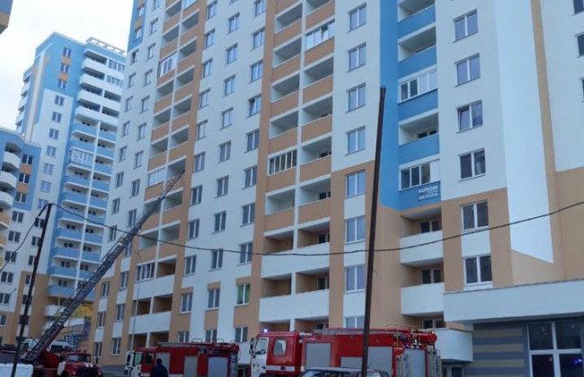 В Киеве вспыхнул многоэтажный дом