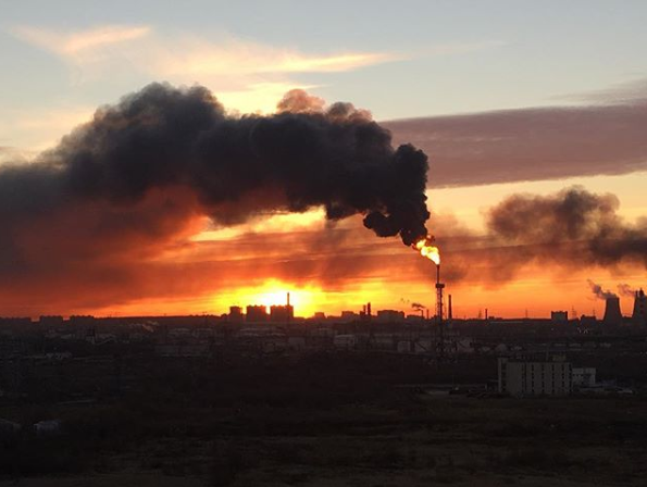 Масштабный пожар на московском нефтезаводе, фото