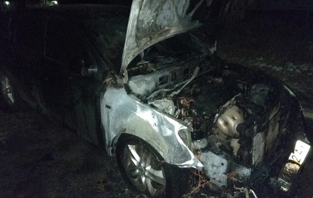 В Шостке сожгли автомобиль депутата