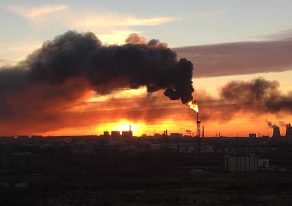 Масштабный пожар на московском нефтезаводе, фото