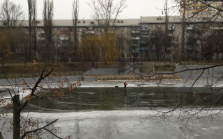 Чуть не утонул: в столичном парке Орлятко едва не произошла трагедия