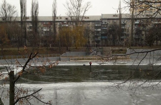 Чуть не утонул: в столичном парке Орлятко едва не произошла трагедия
