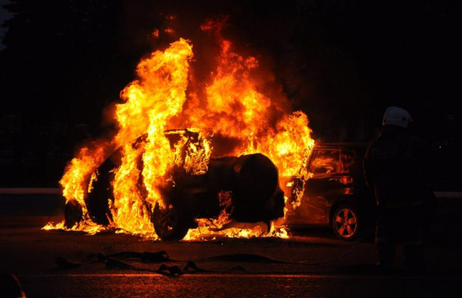 Массовый поджог автомобилей: в Киеве горели четыре машины