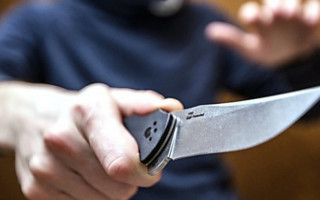 Поножовщина в Киеве: мужчина в хостеле напал на женщину