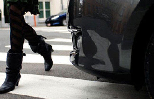 Неизвестная женщина в Луцке бросалась под колеса автомобиля