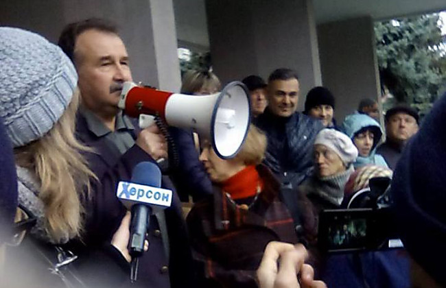 Митинг в Херсоне: жители требуют снизить цены на проезд