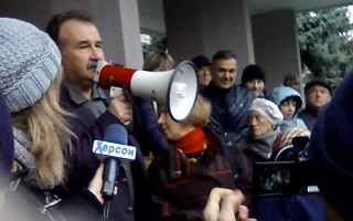 Митинг в Херсоне: жители требуют снизить цены на проезд