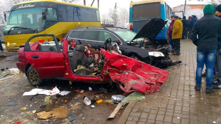 Автомобили превратились в лом: в Тысменице произошло страшное ДТП