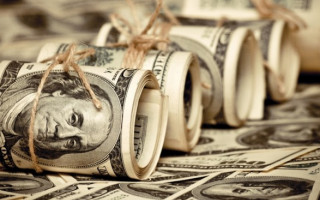 Банк, связанный с Захарченко, подозревают в отмывании рекордных сумм