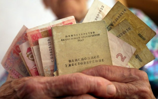 У украинцев могут начать забирать пенсии: что нельзя делать