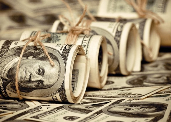 Банк, связанный с Захарченко, подозревают в отмывании рекордных сумм