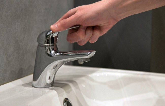 Подача воды в Украине под угрозой: урезали финансирование важной отрасли