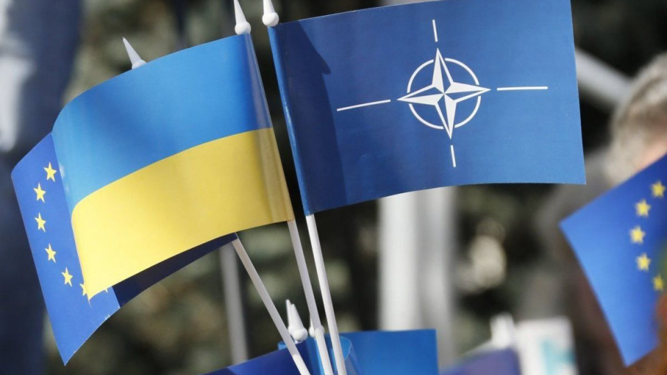 Курс на НАТО и ЕС в Основном Законе: КСУ примет решение в ближайшие дни