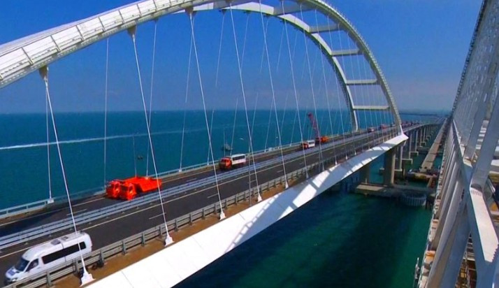 Керченский мост начал смещаться: в МинВОТ сделали тревожное заявление