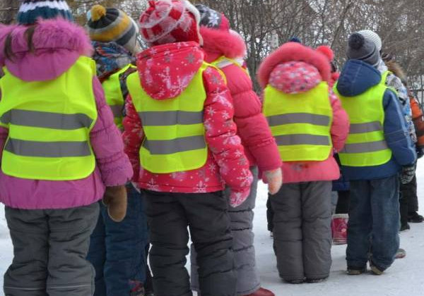 Школьники наденут светоотражающие жилеты: Гройсман намерен повысить безопасность на дорогах