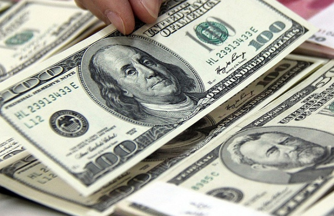 Обмоталась $24 тысячами: женщина пыталась вывезти в Россию крупную сумму