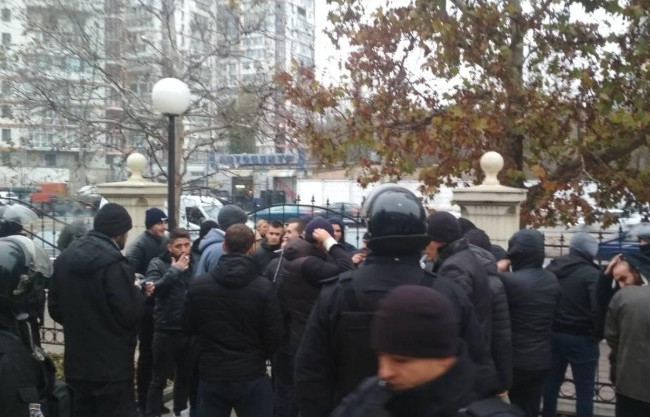 В Одесі біля суду стався конфлікт