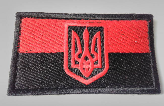 В Польше украинцу грозит уголовная ответственность за наклейку с тризубом