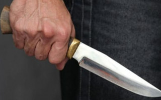 Заледве вижив: чоловік пошматував товариша ножем