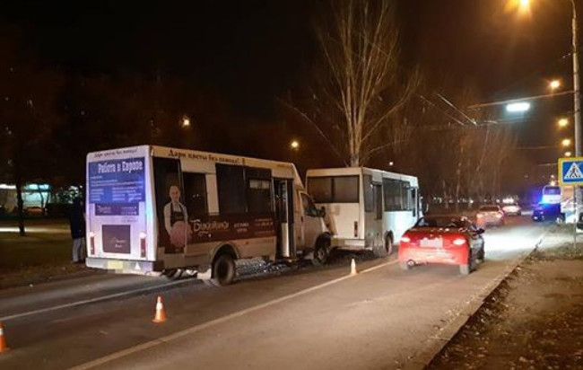В Николаеве столкнулись две маршрутки: много пострадавших