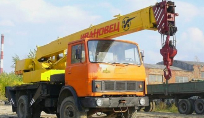 В Киеве на строительстве рухнул кран