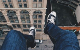 У центрі Львова іноземець хотів вкоротити собі віку