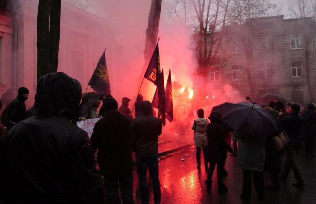 Агрессия РФ на Азове: активисты собираются возле диппредставительств России