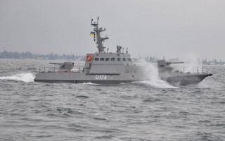 Появились фото поврежденного на Азове украинского бронекатера