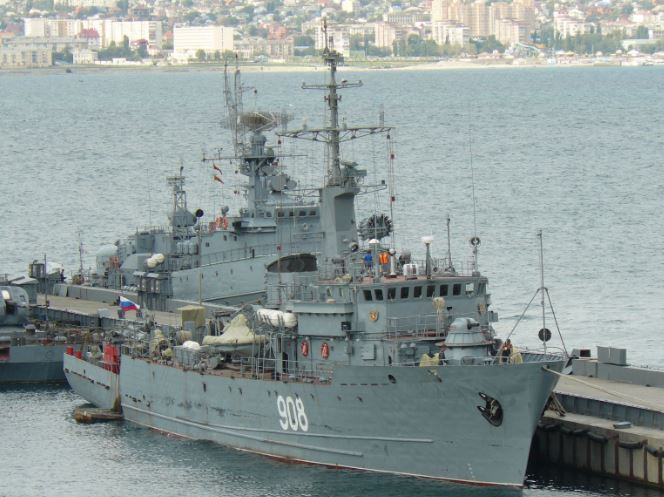 Военный корабль РФ направляется к Азовскому морю