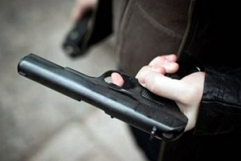 Бегал с пистолетом и целился в прохожих: в Днепропетровской области задержали мужчину