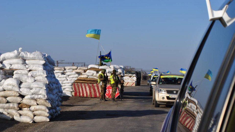 Военное положение в Украине: на въездах и выездах городов появятся блокпосты