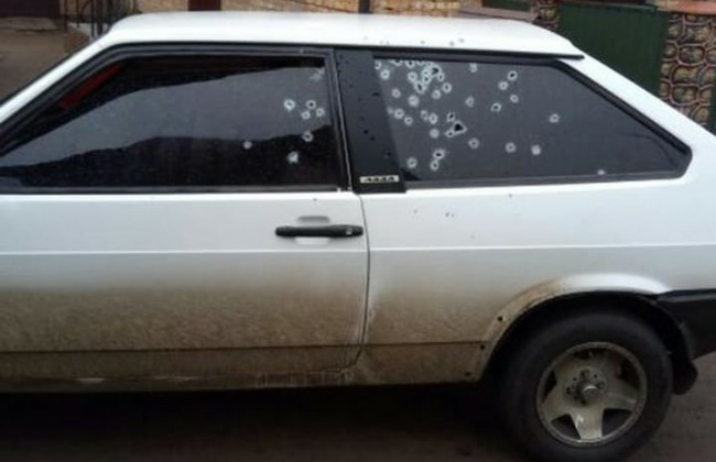 Невідомий з мисливської зброї обстріляв автомобілі на трасі: є подробиці