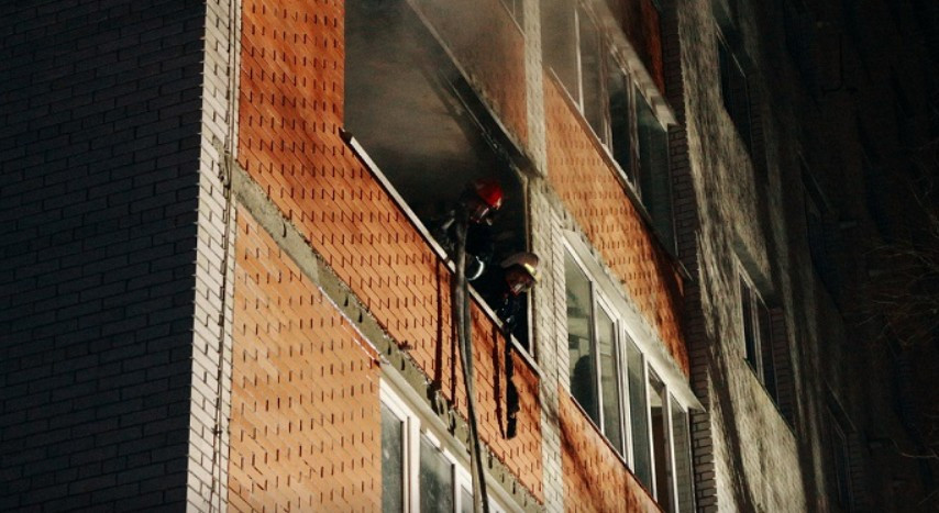 Потужна пожежа у Тернополі: люди дивом врятувались