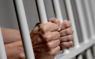 Погрожувала відрізати голову: жінку, яка взяла у полон маленьку дитину, засудили на 3 роки