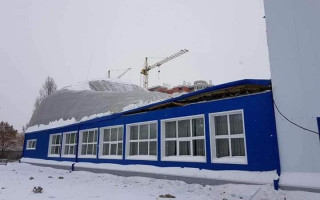 Крыша школьного спорткомплекса рухнула во время занятий: подробности ЧП