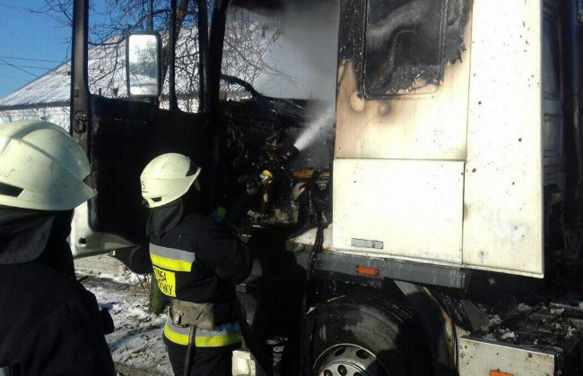 В Днепре вспыхнула фура, фото