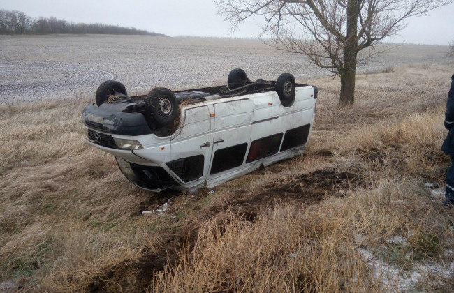 Маршрутка с людьми перевернулась под Запорожьем: есть пострадавшие