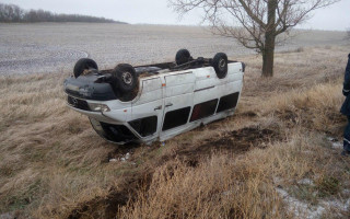 Маршрутка с людьми перевернулась под Запорожьем: есть пострадавшие
