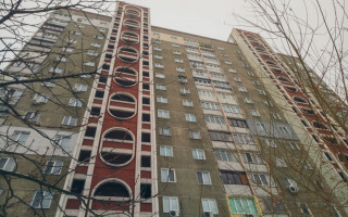 Выбросился с 14 этажа: в Киеве произошла трагедия