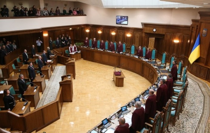 КСУ розглянув подання 65 нардепів щодо антикорупційного закону