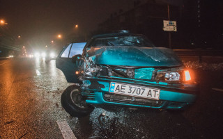 Влетел в трактор: в Киеве произошло ДТП с пострадавшими