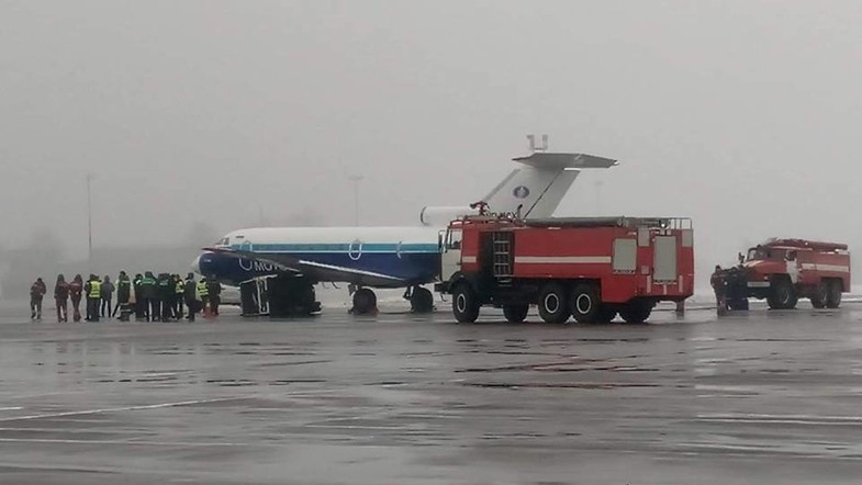 В аэропорту «Киев» самолет протаранил автомобиль: новые подробности