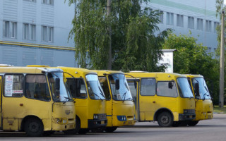Выбросили из маршрутки и избили: водитель в Днепре напал на пассажира