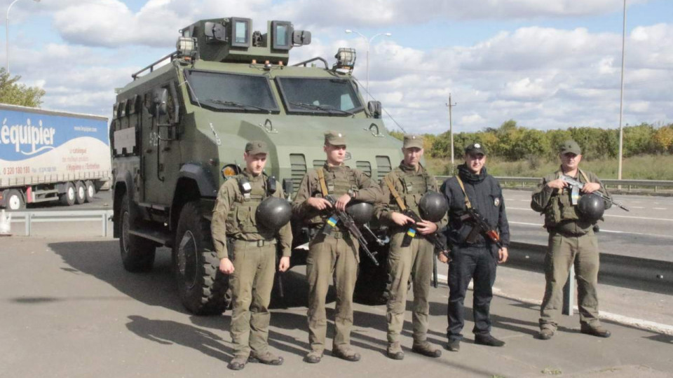 Военное положение: на въездах в Одессу появится бронетехника