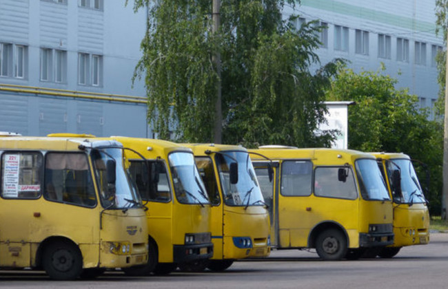 Выбросили из маршрутки и избили: водитель в Днепре напал на пассажира