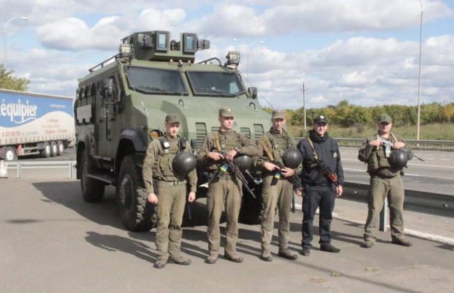 Военное положение: на въездах в Одессу появится бронетехника