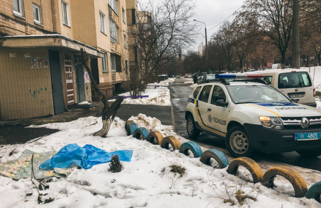 В Киеве 83-летний пенсионер выбросился из окна многоэтажки